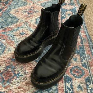 Dr. Martens Chelsea Quad Platform 2976 Boots